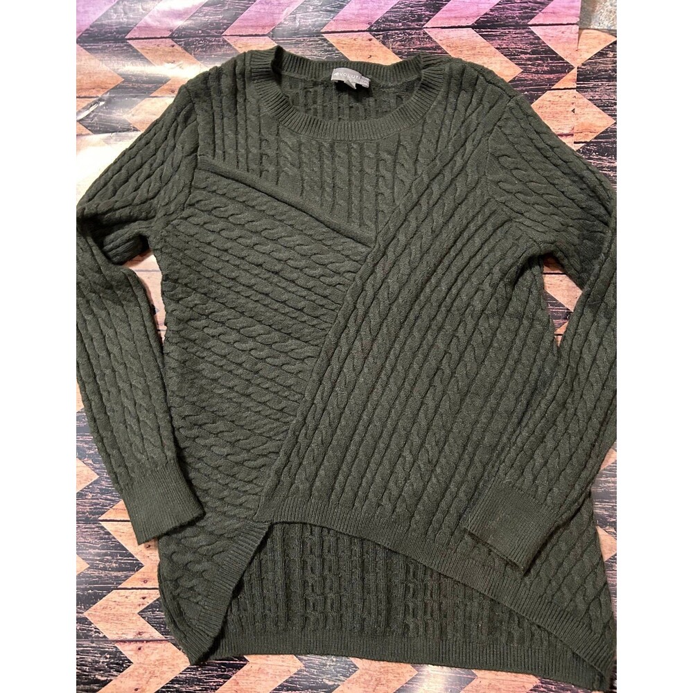 EVOLUTION BY CYRUS Women's Olive Cable Knit Asymmetric Hem Pullover, Medium